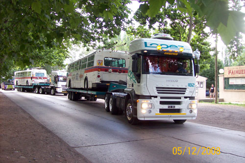 Retired trolleys on a flatbed truck, arriving in Mendoza!