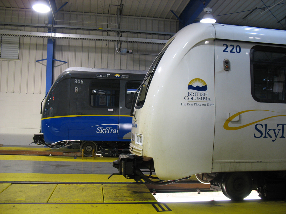 Yes, another angle of the old and new SkyTrain cars.
