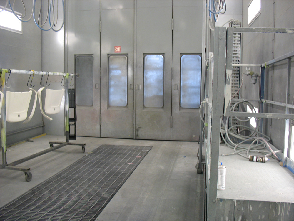 The back end of the articulated bus paint booth. As you can tell, there’s some extra room because the Blue Bus is a conventional bus length.