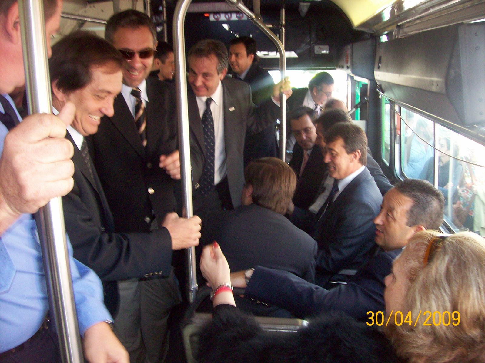 The governor and his officials in the first official trip to the Flyer. Photo by Jorge Luis Guevara.