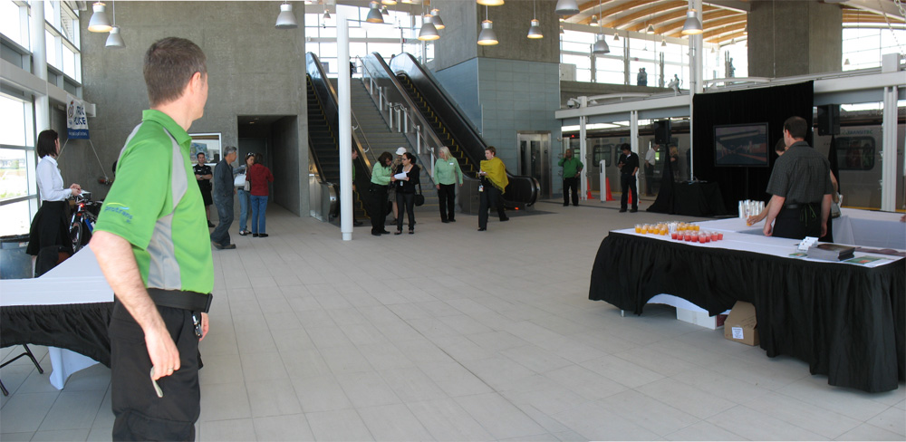 The view inside the station from the north side entrance. Click for a larger version!