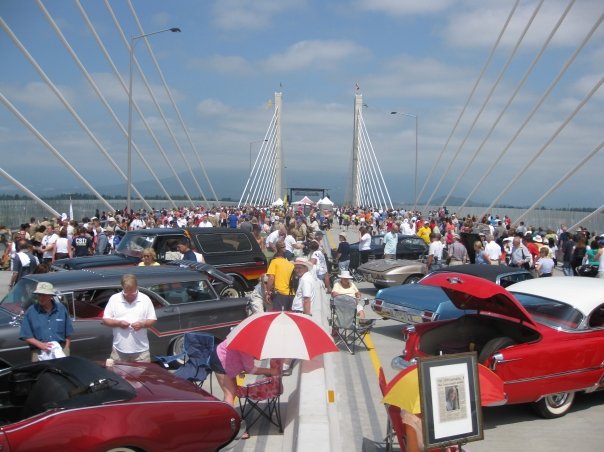 The crowded bridge deck at the Golden Ears Bridge opening celebration! Photo by CJ Stebbing.