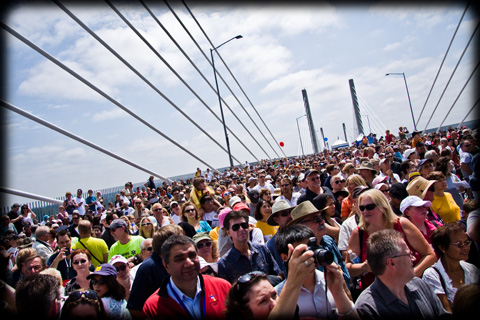 The Golden Ears Bridge, crowded with people during its opening day celebration. (I wonder if everyone has a transponder?)