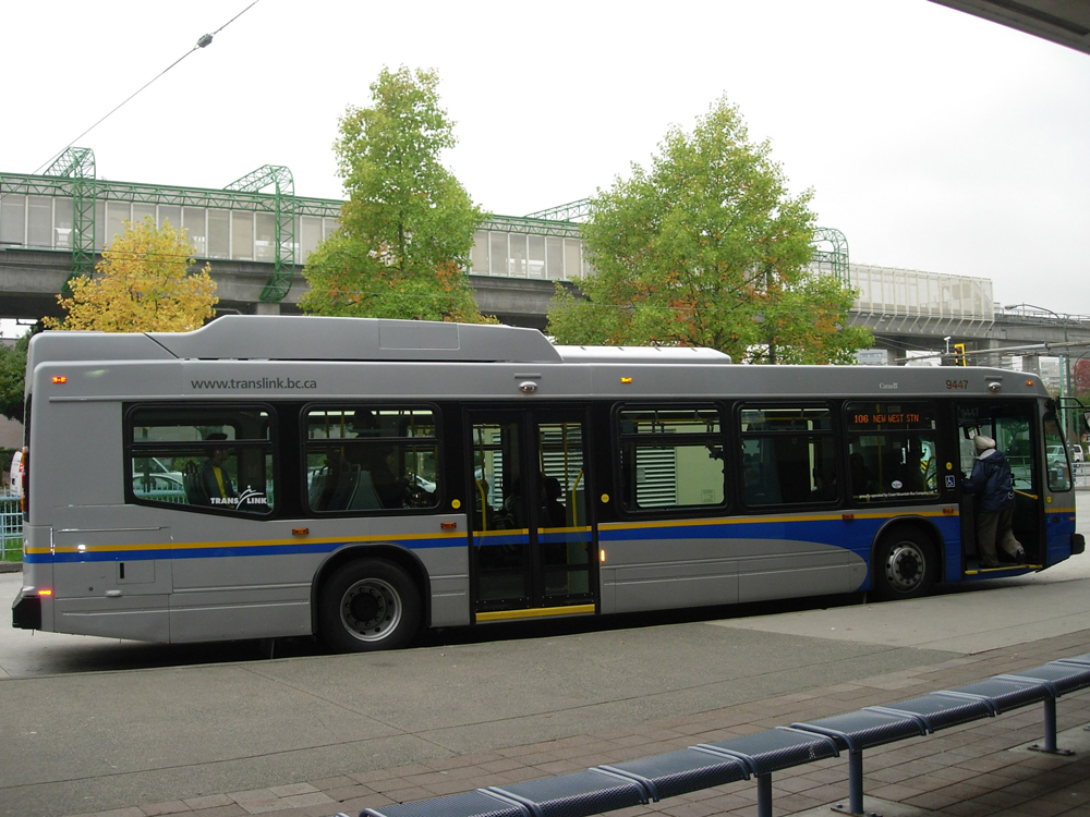 Side view of a Nova hybrid on the 106 route.