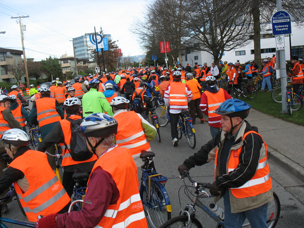 The start of the Dutch bike ride! It was a bit slow going in the start, but worked out well once we all spread out :)