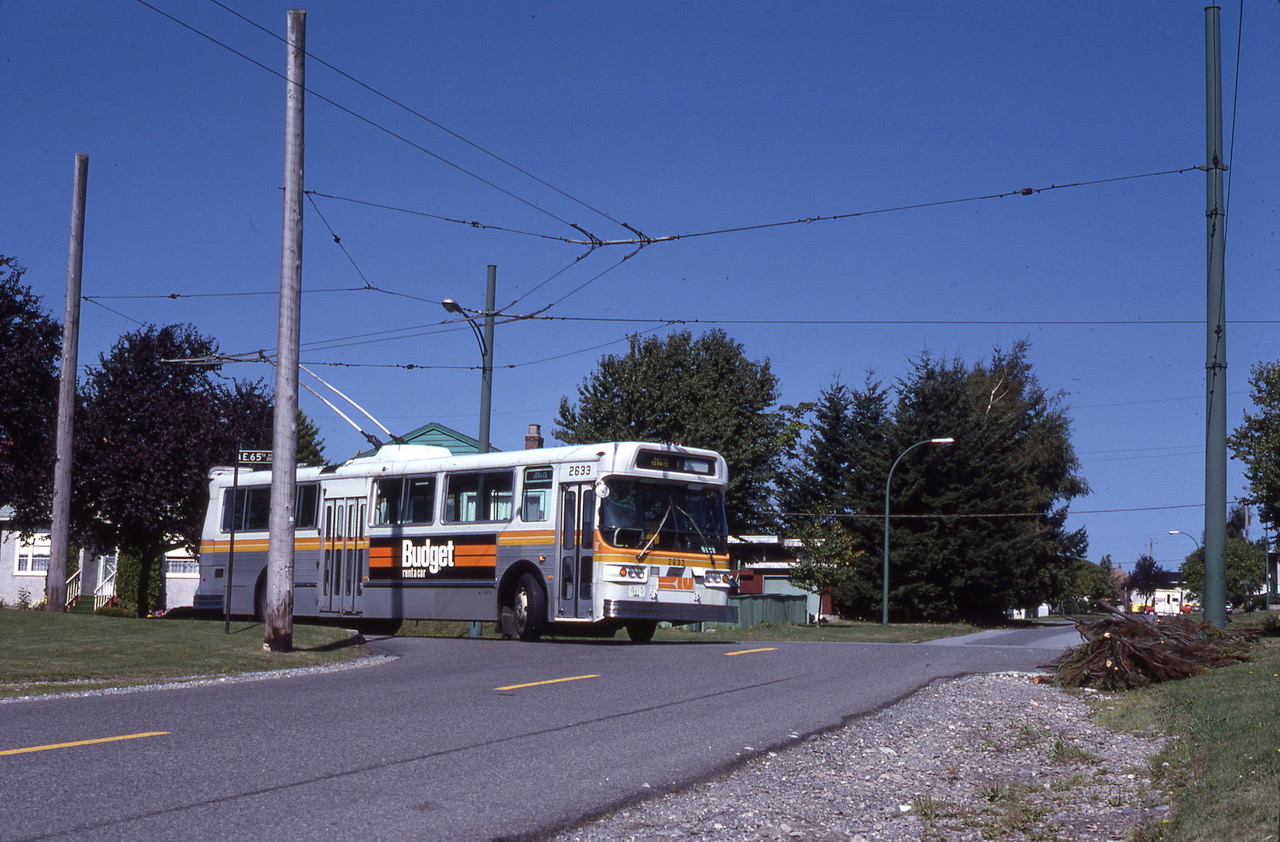 Flyer model E-800 at 64th and Sophia, on 3- MAIN service