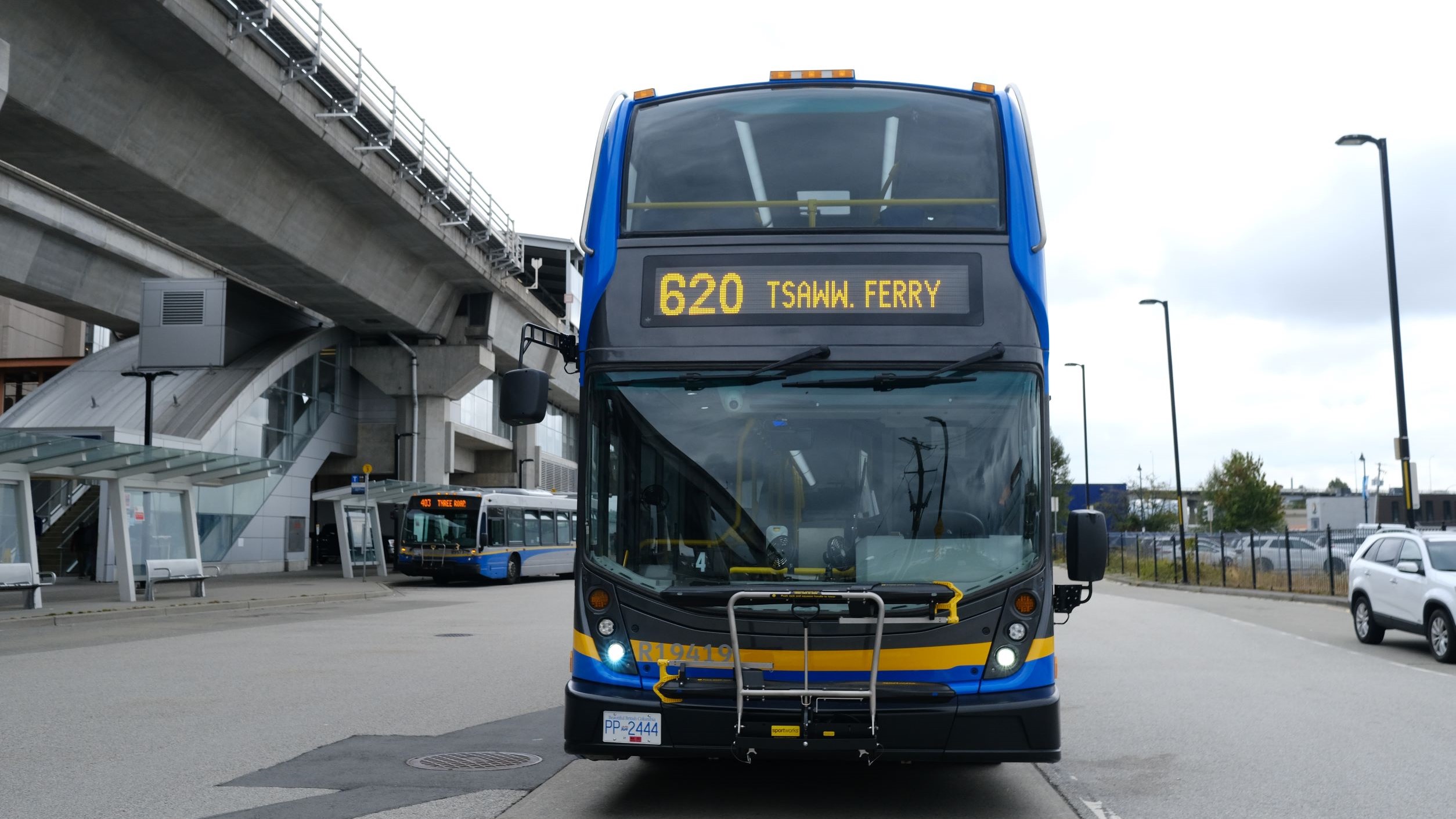 The 620 bus laying over at Bridgeport Station