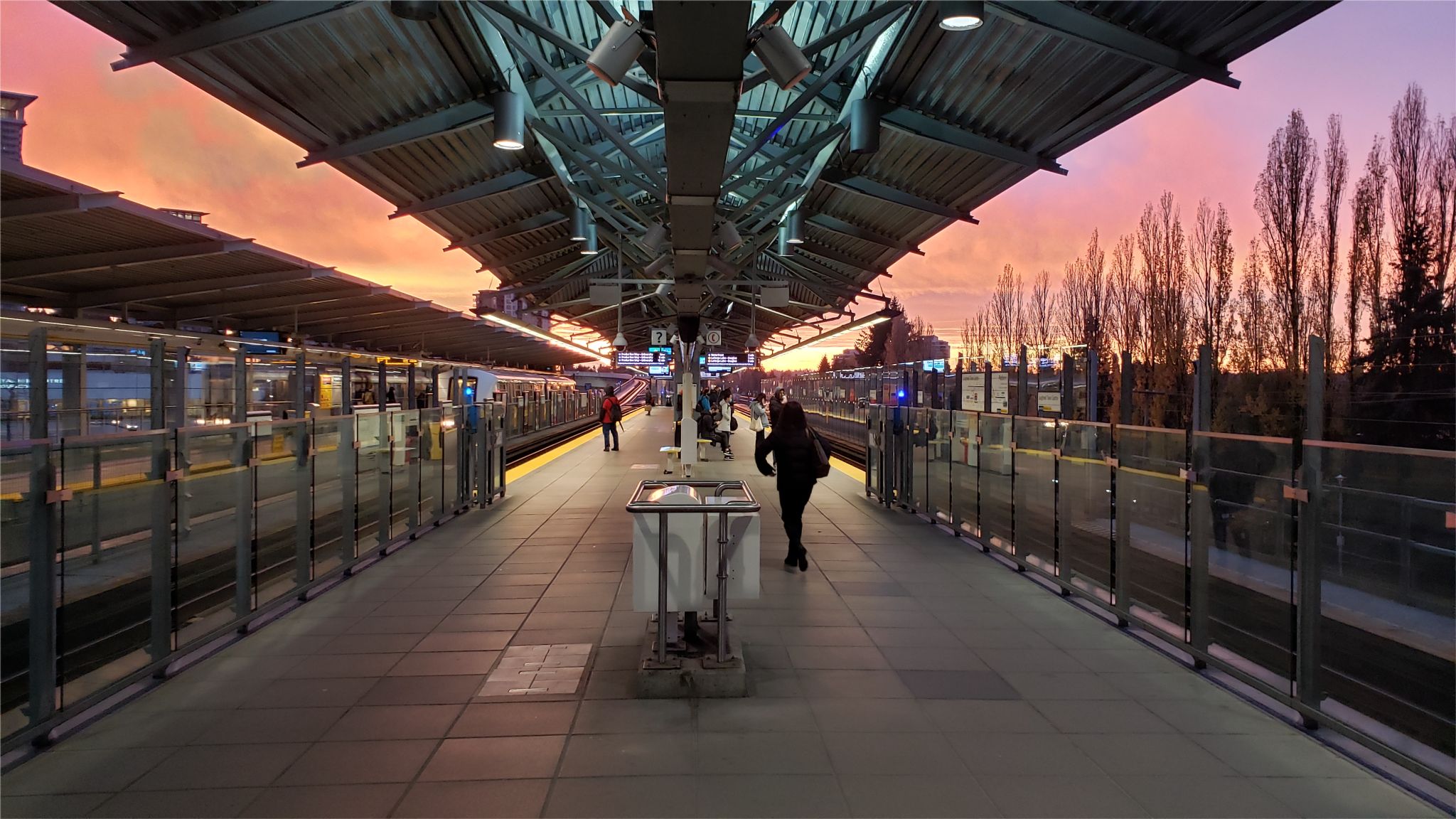 A photo of Lougheed Town Centre Station by Ralf Nielsen