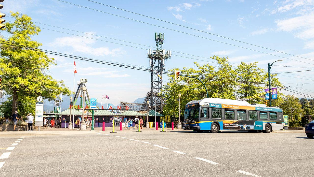 14 Hastings bus driving along Playland at PNE