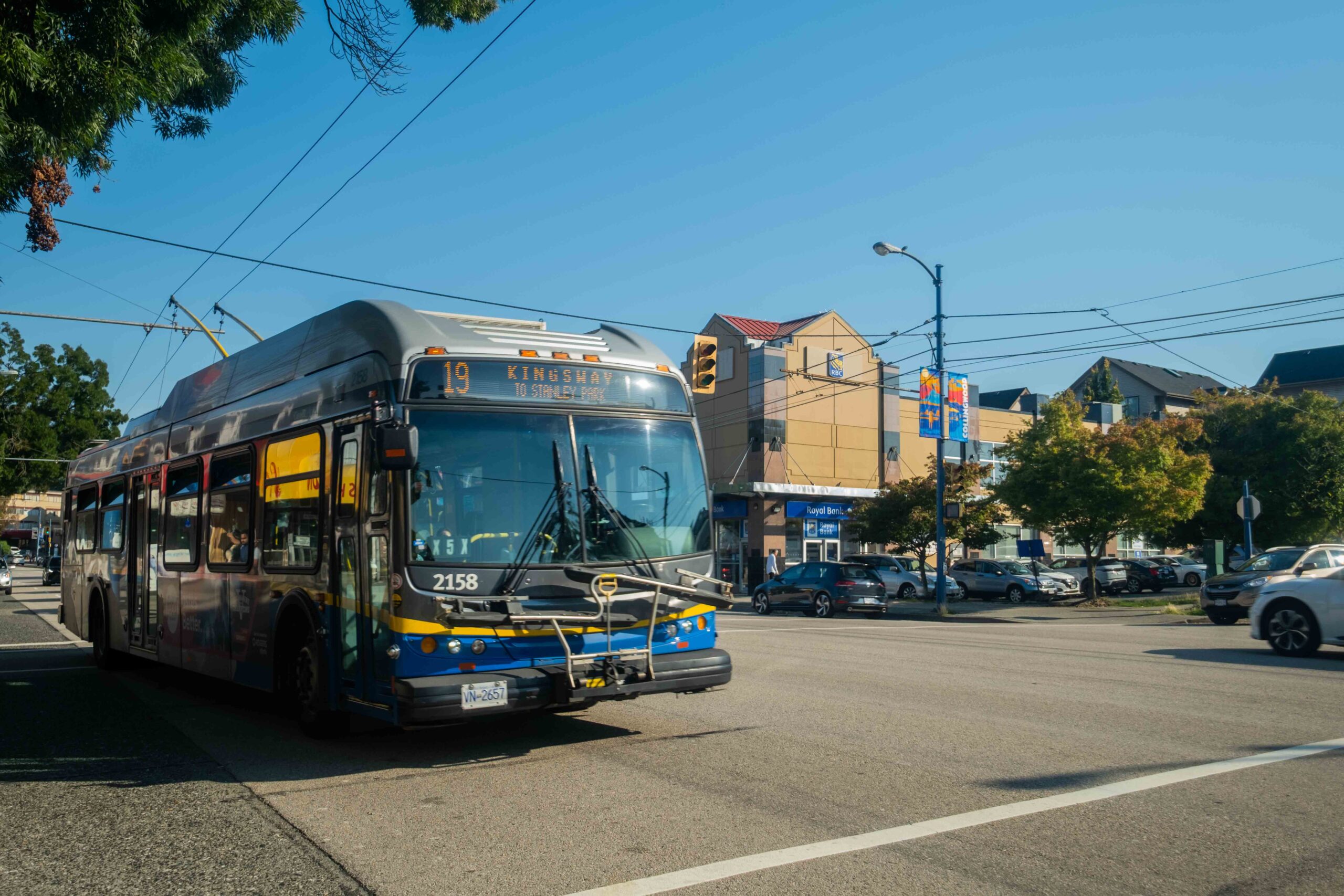 The 19 bus travelling along Kingsway westbound