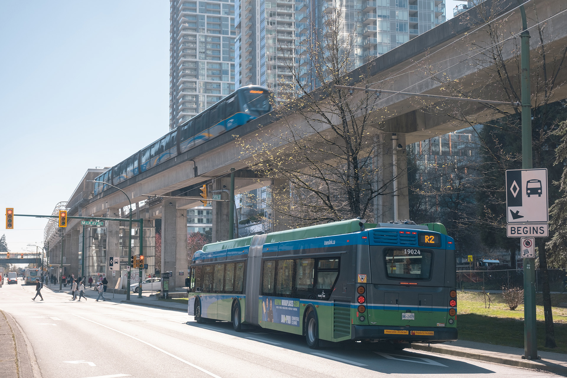 R2 Marine–Willingdown RapidBus at Metrotown Station with SkyTrain