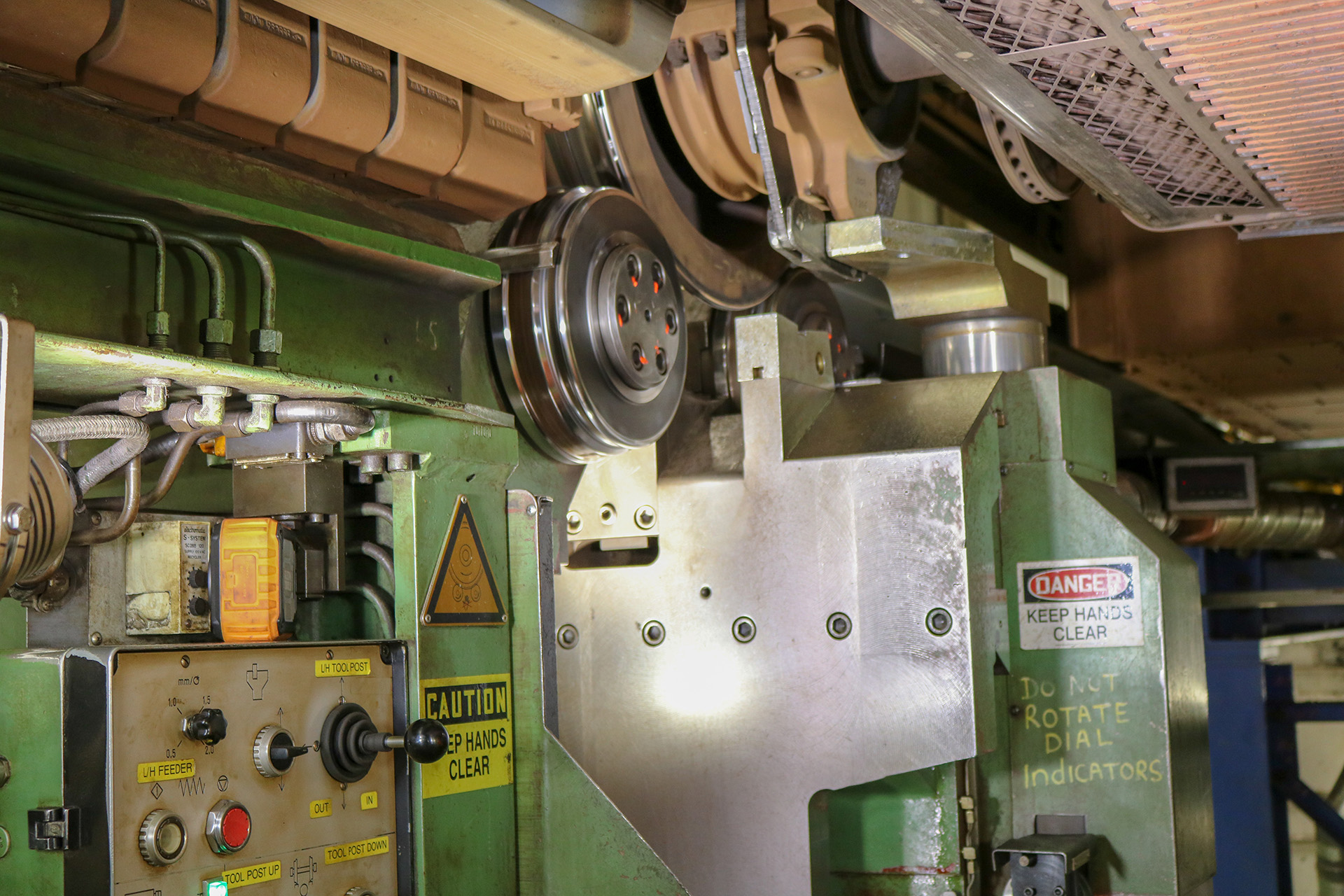 Hegenscheidt wheel profiling machine